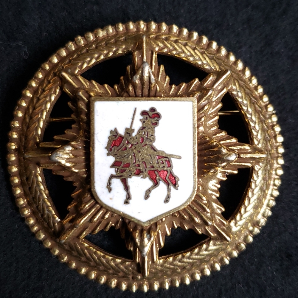VTG Heraldic Star Brooch Knight in Armor, Brass